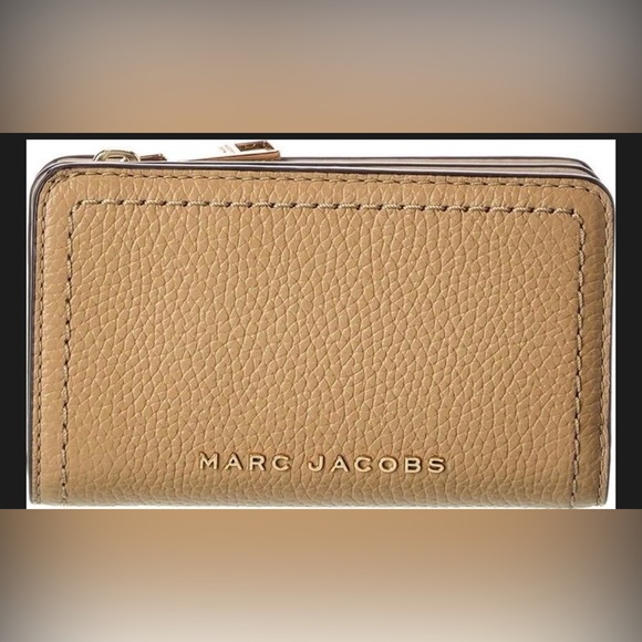 Marc Jacobs Handbags - Marc Jacobs Groove Medium Bifold Women's Leather Wallet